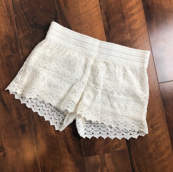 Rewind Pants - NEW Rewind cream lace shorts